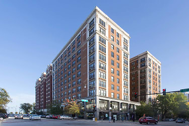 The Del Prado Apartments - Chicago, IL