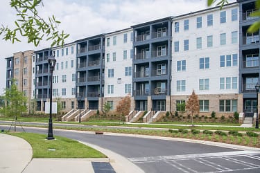 NOVEL University Place Apartments - Charlotte, NC