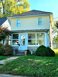 425 S Grove St - Bowling Green, OH