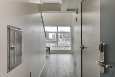 1075 NW 16th Ave unit 109 - Portland, OR