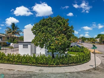 4527 NW 191st Terrace - Miami Gardens, FL