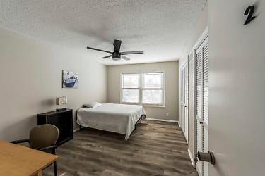 Room For Rent - Lees Summit, MO