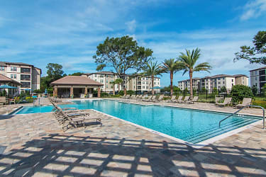 Oasis At Lake Bennet Apartments - Ocoee, FL