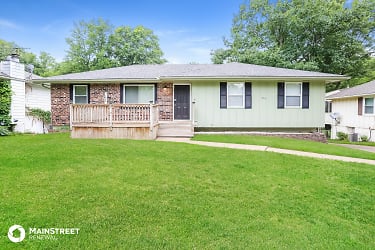1904 N Plymouth Rd - Independence, MO