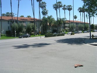 20355 Sherman Way - Los Angeles, CA