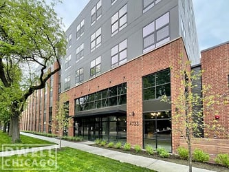 4733 N Ravenswood Ave - Chicago, IL