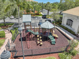 3111 Myrtlewood Cir W - Palm Beach Gardens, FL