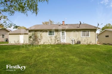 303 N Bromley St - Mc Henry, IL