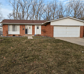 12039 Fairview Dr - Sterling Heights, MI