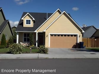 1863 NW Larch Ave - Redmond, OR