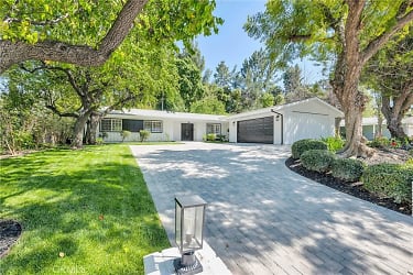 5848 Valerie Ave - Los Angeles, CA
