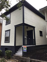 1320 SW 16th Ave - Portland, OR