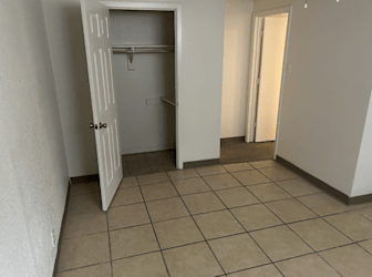 527 W Main St - Azle, TX
