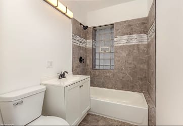 7031 S Rockwell St unit 1 - Chicago, IL
