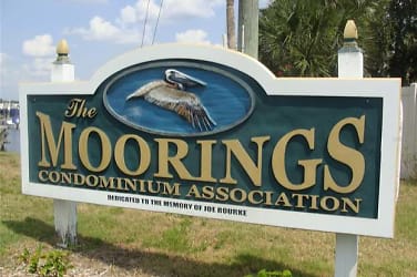 361 Moorings Cove Dr - Tarpon Springs, FL