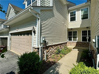 19 Meadow View Dr - Middletown, NY