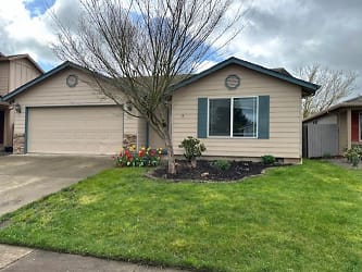 4082 Gusty Ave NE - Albany, OR