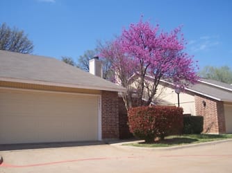 Cedar Garden Townhomes Apartments - Arlington, TX