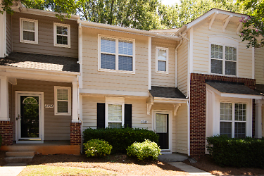 8348 Chaceview Ct - Charlotte, NC