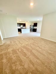 645 Squires Grove Dr - Winter Haven, FL