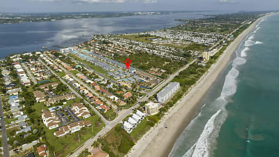 3001 Hafen Ln - Melbourne Beach, FL