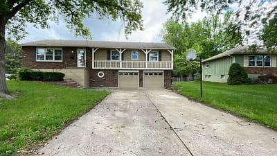 3901 S Bedford Ave - Independence, MO