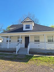 611 W 4th St - Russellville, AR
