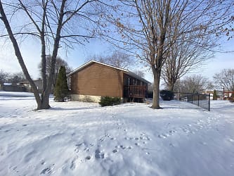 2806 9th Ave NW - Rochester, MN