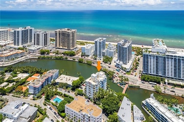 2421 Lake Pancoast Dr #3A - Miami Beach, FL
