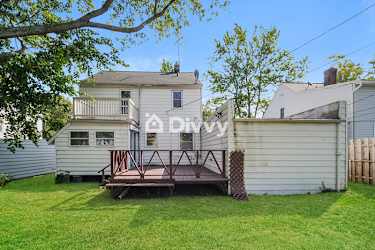 1392 Villa Dr - South Euclid, OH