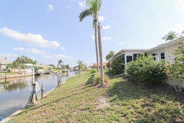 4 Casa Rio Dr - Englewood, FL