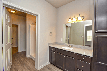 601 Pecan Ave unit 402 - undefined, undefined