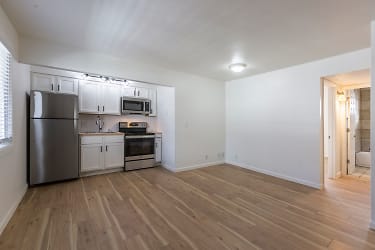 4644-4648 Cuming Street - Newly Remodeled 1 Bedroom Apartments With High End Finishes!!!! - Omaha, NE