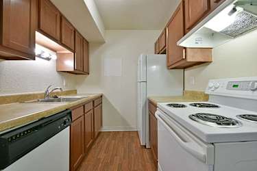 Perry Place Apartments - Grand Blanc, MI