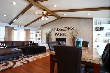 Palisades Park Apartments - Universal City, TX