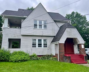 900 Whittier Ave unit upstairs - Akron, OH