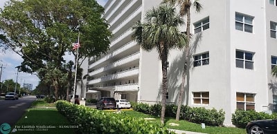 2555 NE 11th St #408 - Fort Lauderdale, FL