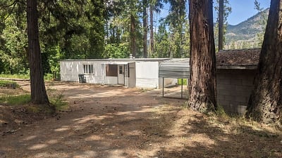 4300 Rogue River Hwy - Grants Pass, OR