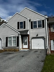 125 Brookfield Dr - Macungie, PA