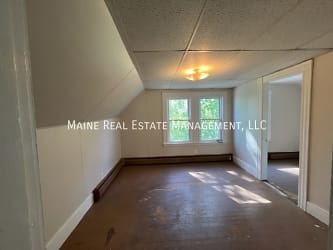 4 Bellevue St unit 3 - Winslow, ME