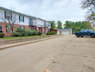 412 Crystal Vly Dr unit 412-14 - Middlebury, IN