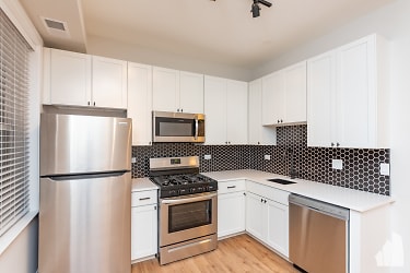 658 W Wrightwood Ave unit 00102 - Chicago, IL