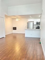 8801 Independence Ave #25 - Los Angeles, CA