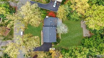 383 Faletti Cir - River Vale, NJ