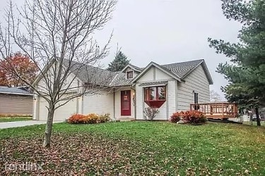 5695 Deer Trail W - Shoreview, MN