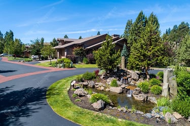 1929 NW Rivermist Dr - Bend, OR