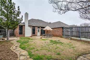 8401 Greenfield Dr - Frisco, TX