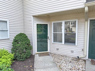 185 Lindfield Cir - Macungie, PA