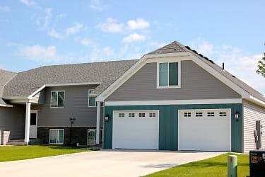 2819 15th Ave NW - Minot, ND