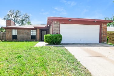 3741 Misty Meadow Dr - Fort Worth, TX